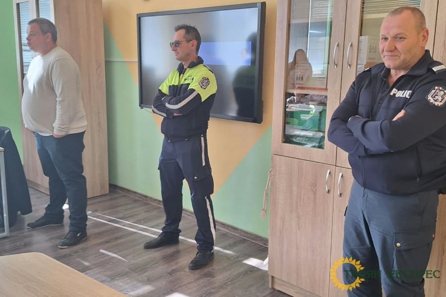 Третокласници от НУ „Св. св. Кирил и Методий“ в Троян 